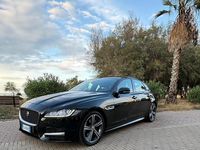 Usata Jaguar XF R-Sport 180 CV (132 kW) 2016 Nero Berlina