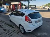 Usata Ford Fiesta 75 CV (55 kW) 2014 Bianco Utilitaria