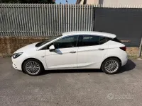 Usata Opel Astra Innovation 150 CV (110 kW) 2015 Bianco Berlina
