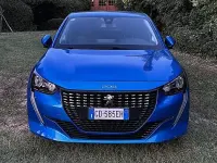 Usata Peugeot 208 102 CV (75 kW) 2021 Bluazzurro Utilitaria