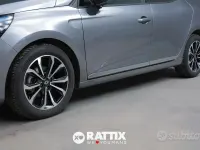 Usado Renault Clio V Techno 91 HP (66 kW) 2025 Cinzento Sedan