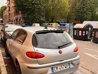 Usata Alfa Romeo 147 105 CV (77 kW) 2004 Grigio Utilitaria