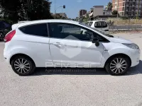 Usata Ford Fiesta 90 CV (66 kW) 2010 Bianco Utilitaria