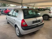Usata Renault Clio II Dynamique 58 CV (42 kW) 2005 Grigio Berlina