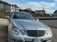 Usata Mercedes E320 224 CV (164 kW) 2006 Grigio Berlina