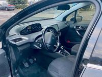 Usata Peugeot 208 100 CV (73 kW) 2018 Nero Utilitaria