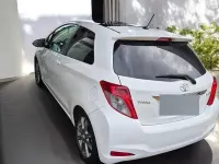 Usata Toyota Yaris Sport 99 CV (72 kW) 2012 Bianco Utilitaria