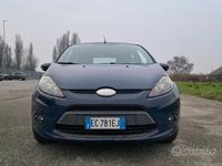 Usata Ford Fiesta Titanium 82 CV (60 kW) 2010 Blu Utilitaria