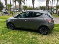 Usata Lancia Ypsilon Gold 69 CV (50 kW) 2023 Grigio Utilitaria