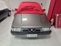 Usata Alfa Romeo 75 148 CV (108 kW) 1991 Grigio Berlina