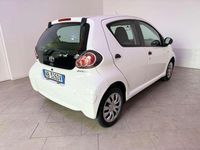 Usata Toyota Aygo 68 CV (50 kW) 2012 Bianco Utilitaria