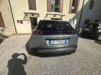 Usata Peugeot 2008 Allure 102 CV (75 kW) 2023 Grigio SUV