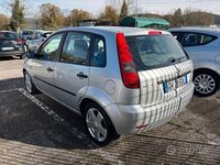 Usata Ford Fiesta 75 CV (55 kW) 2003 Grigio Berlina