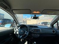 Usata Toyota Yaris 90 CV (66 kW) 2013 Grigio Berlina