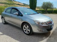 Usata Opel Astra 110 CV (80 kW) 2012 Grigio Berlina