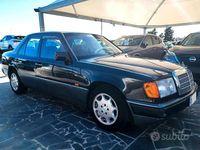 Usata Mercedes E200 122 CV (89 kW) 1990 Grigio Berlina