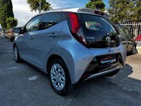 Usata Toyota Aygo 72 CV (52 kW) 2019 Argento Utilitaria