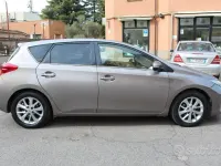 Usata Toyota Auris Active 90 CV (66 kW) 2014 Grigio Berlina