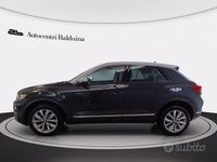 Usata VW T-Roc Business 150 CV (110 kW) 2021 Grigio urano/tetto bianco SUV