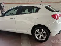 Usata Alfa Romeo Giulietta Exclusive 105 CV (77 kW) 2013 Bianco Utilitaria