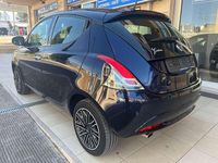 Usata Lancia Ypsilon Gold 69 CV (50 kW) 2021 Blu/azzurro Utilitaria