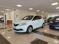 Usata Lancia Ypsilon Gold 95 CV (69 kW) 2016 Bianco Utilitaria