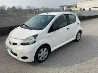Begagnad Toyota Aygo 68 HK (50 kW) 2011 Vit Halvkombi