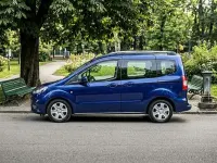 Begagnad Ford Tourneo Courier 101 HK (74 kW) 2018 Blå Minibuss