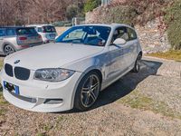 Begagnad BMW 130 Performance 265 HK (194 kW) 2008 Vit Halvkombi