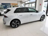 Usata Opel Astra Business 131 CV (96 kW) 2023 Argento Utilitaria
