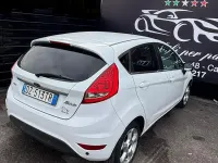 Usata Ford Fiesta Titanium 68 CV (50 kW) 2010 Bianco Berlina