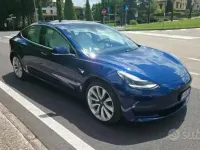 Usata Tesla Model 3 Long Range AWD 152 kW (208 CV) 2019 Bluazzurro Berlina