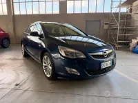 Gebraucht Opel Astra Cosmo 140 PS (102 kW) 2011 Blau Kombi
