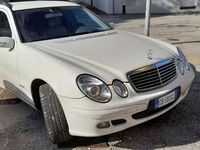 Usata Mercedes 220 Classic 150 CV (110 kW) 2005 Bianco Station wagon