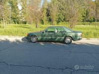Usata Mercedes E200 122 CV (89 kW) 1990 Verde Berlina
