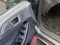 Usata Ford Fiesta 60 CV (44 kW) 2016 Grigio Utilitaria