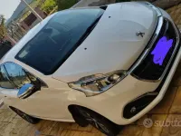 Usata Peugeot 208 110 CV (80 kW) 2018 Bianco Utilitaria
