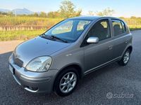 Usata Toyota Yaris 87 CV (63 kW) 2005 Marrone Berlina