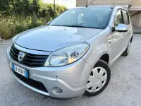 Usata Dacia Sandero 72 CV (52 kW) 2010 Argento Berlina