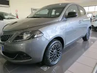 Usata Lancia Ypsilon Gold 69 CV (50 kW) 2024 Grigio scuro met Utilitaria