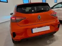 Usata Renault Clio V Evolution 101 CV (74 kW) 2023 Arancione Berlina