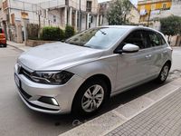 Usata VW Polo 90 CV (66 kW) 2018 Gray Utilitaria