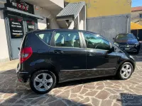 Usata Mercedes A180 Elegance 116 CV (85 kW) 2011 Nero Utilitaria