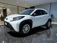 Usata Toyota Aygo X Active 72 CV (52 kW) 2023 Bianco pastello SUV