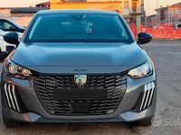 Usata Peugeot 208 Allure 101 CV (74 kW) 2025 Grigio Utilitaria