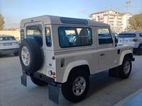 Usata Land Rover Defender SE 122 CV (89 kW) 2010 Bianco Station wagon