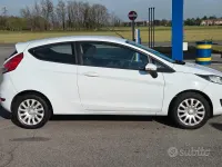 Usata Ford Fiesta Titanium 80 CV (58 kW) 2014 Bianco Utilitaria