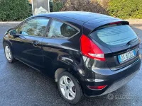 Usata Ford Fiesta 92 CV (67 kW) 2009 Nero Coupé