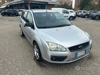 Begagnad Ford Focus S 90 HK (66 kW) 2005 Grå Kombi