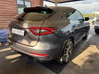 Usata Maserati Levante 275 CV (202 kW) 2017 Grigio SUV